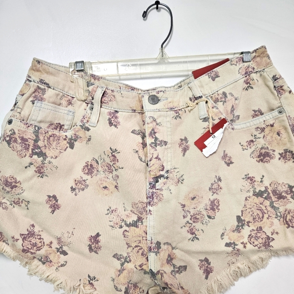 Mossimo Supply Denim Shorts Women's Size 12/31 - Picture 5 of 16